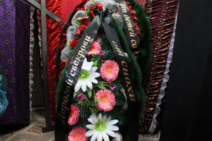 Магазин ритуальных венков из живых и искусственных цветов от производителя